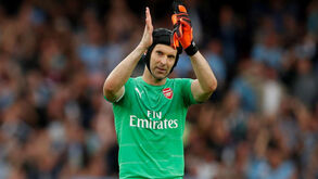 Petr Cech anuncia que vai abandonar a carreira no final da época