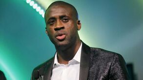 Yaya Touré coloca ex-Benfica no seu onze de eleição e lança farpa a Piqué