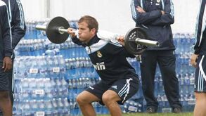 Van der Vaart recorda sinceridade de Mourinho: «Disse-me que tinha de ir embora»