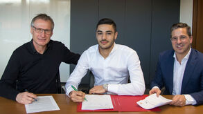Estugarda contrata Kabak ao Galatasaray por 11 milhões