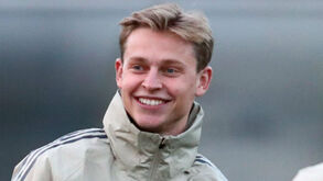 Barcelona foi a Amesterdão com 'artilharia pesada' para tentar segurar Frenkie de Jong 