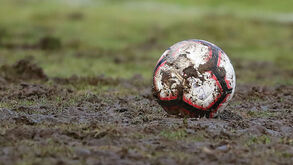 Foi este o 'batatal' que recebeu o Belenenses e o Tondela esta tarde no Jamor
