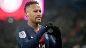 Neymar bisa na vitória do PSG e dedica golos à sua 