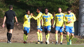 Arouca-Penafiel, 2-0: Regresso aos triunfos vale saída do último posto