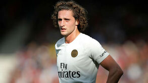 Rabiot treina à parte no PSG e pondera levar o clube a tribunal