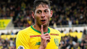 Presidente do Cardiff reconhece: «Estamos muito preocupados com o Emiliano Sala»