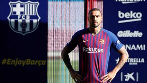 Boateng apresentado no Barcelona: «Queria vir a correr para aqui e não num avião»