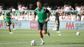 Cristiano Ronaldo parte-lhe o nariz antes do jogo da Juventus e ela convida-o para jantar