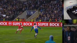 Rafa empatou para o Benfica, VAR confirmou e banco portista ficou furioso