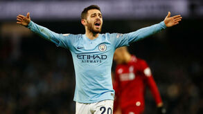 Bernardo Silva reage ao golo anulado ao Benfica: «Sou eu que estou a precisar de óculos ou...»