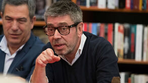 Francisco J. Marques responde a Bernardo Silva e oferece-lhe um par de óculos 