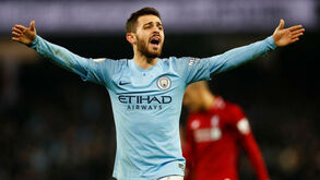 Bernardo Silva para J. Marques: «Aceito os óculos. Dioptrias? Se não me engano são 36»