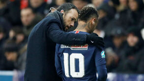 Paris SG avança na Taça de França mas pode perder Neymar por lesão