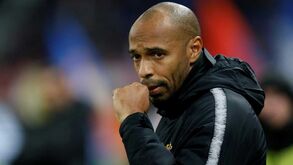 Thierry Henry suspenso das funções de treinador principal do Monaco