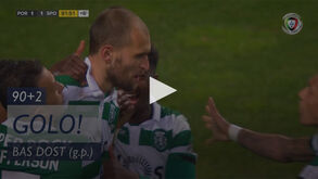 Árbitro consultou as imagens e assinalou penálti para o Sporting