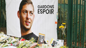 Família de Emiliano Sala juntou mais de 250 mil euros e buscas foram retomadas