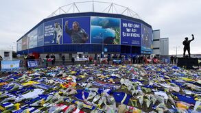 Cardiff congela pagamento por Sala e Bordéus exige verba