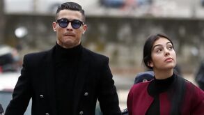 Georgina longe de Ronaldo no dia que celebra 25 anos