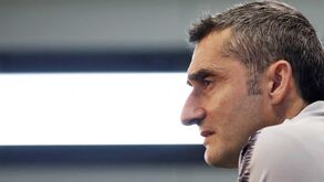 Os casos que o Barcelona tem de resolver até ao fim do mercado