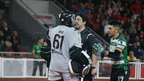 Guarda-redes do Sporting pede desculpas por atitude no dérbi com o Benfica