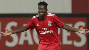 Benfica vence Belenenses e volta a colar-se ao topo