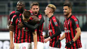 Bis de Piatek coloca Milan nas 'meias' da Taça de Itália
