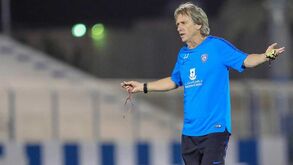 Jorge Jesus substituído... em 2 minutos