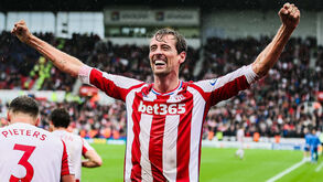 Crouch regressa à Premier League (muito mais velho...)
