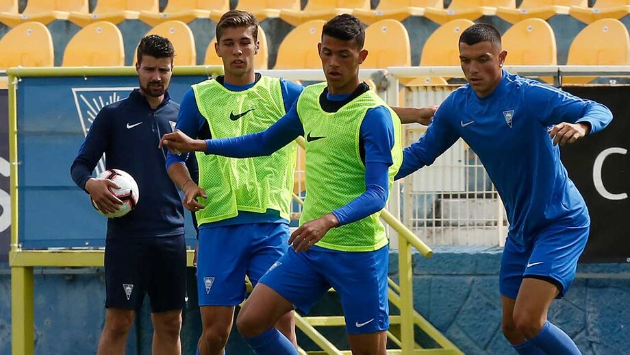 Duarte Valente, Matheus e Dadashov num treino dos canarinhos