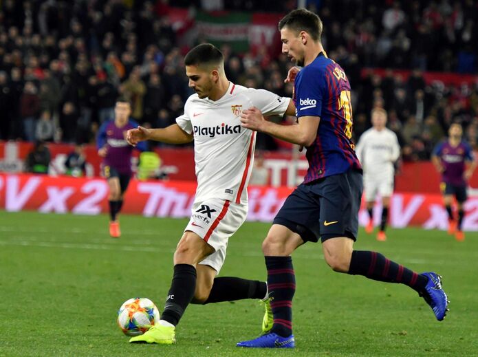 Lenglet (23 anos) tem sido aposta firme de Valverde e é um dos grandes valores que o Barcelona pretende segurar