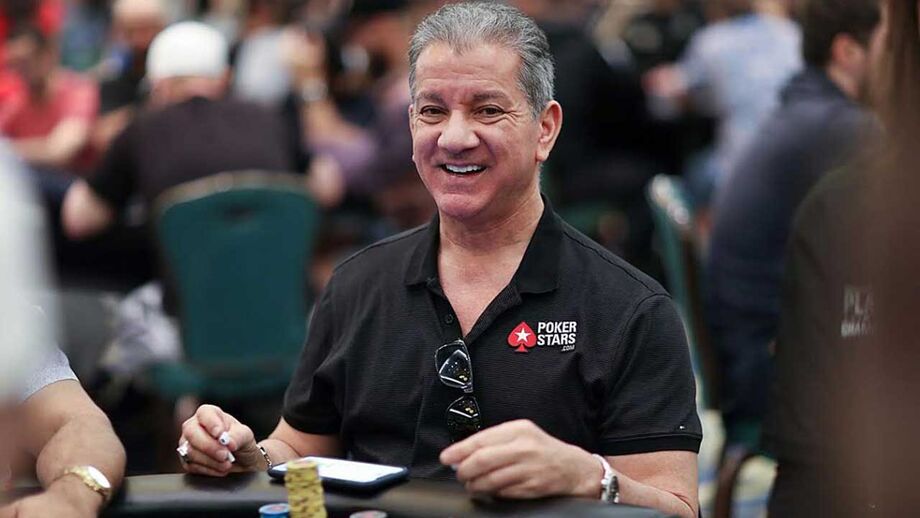 Bruce Buffer em prova durante o PokerStars Championship