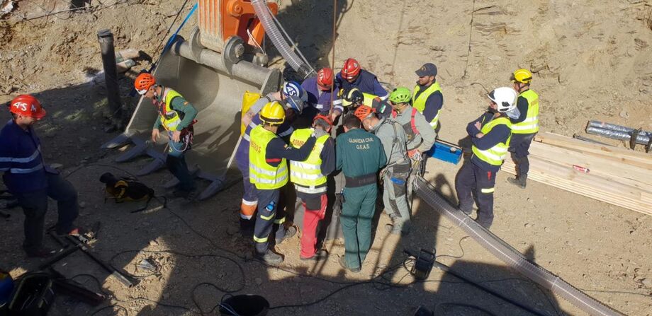 Mineiros descem ao poço para o resgate de Julen em Málaga