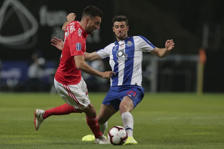 Samaris: o grego era um dos proscritos para Rui Vitória. Até à chegada de Bruno Lage, contava apenas quatro presenças e só uma como titular. Agora, já ultrapassou Alfa Semedo na hierarquia e aproveitou a lesão de Fejsa para fazer três jogos a jogar, dois como titular.
