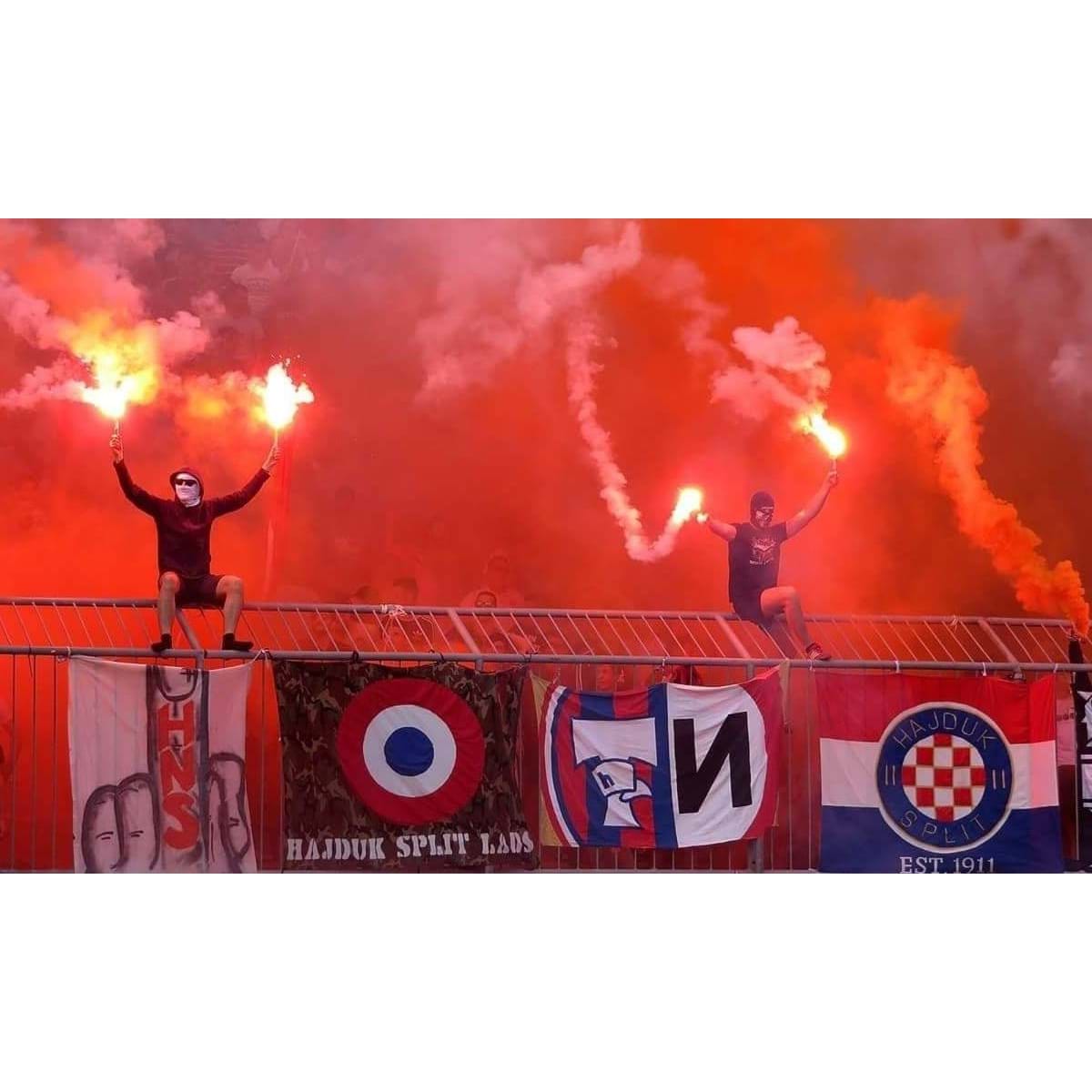 Adeptos do Hajduk Split ostentaram referências ao Benfica no D