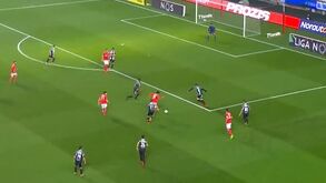 Melhor golo da temporada do Benfica ficou a centímetros de distância