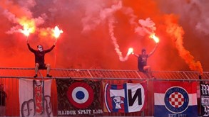 Benfica multado por pirotecnia e por felicitações a uma claque do Hajduk  Split