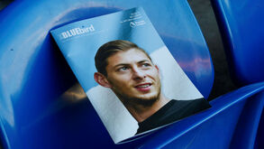 Buscas subaquáticas por avião de Emiliano Sala começam domingo