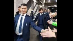 Juventus à chegada ao Allianz: os cumprimentos da praxe para Ronaldo e companhia
