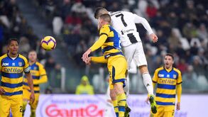 Grande salto de Cristiano Ronaldo terminou em belo golo de cabeça