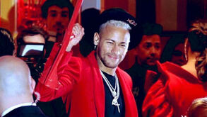 As imagens da festa (vermelha) de Neymar