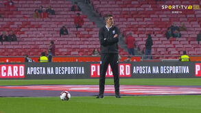 Bruno Lage deu a habitual volta pelo relvado antes do jogo