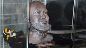 Escultora amadora aventura-se em busto de Nuno Espírito Santo: as imagens do trabalho final