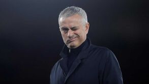 Mourinho promete almoço a antigo guarda-redes do Benfica: «Aceito, estou desempregado»