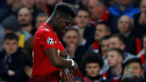 Pogba descarregou fúria no cacifo após ter sido expulso