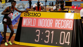 Samuel Tefera bate recorde mundial dos 1.500 metros em pista coberta