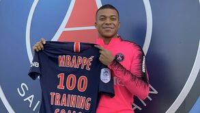 Mbappé recebeu camisola pelos 100 golos... em treinos: «O ridículo não mata»