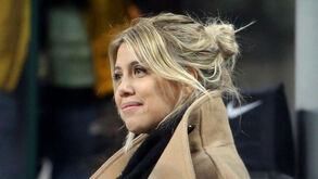 Wanda Nara relata pânico após ataque ao carro em que seguia e explica telefonema ao Inter