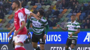 É este o lance com Raúl Silva que levou o Sporting a apresentar queixa