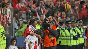 A imagem do 'menino' Bernardo Silva no jogo de despedida de Rui Costa no Benfica