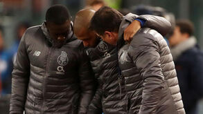 Brahimi nas mãos de Conceição